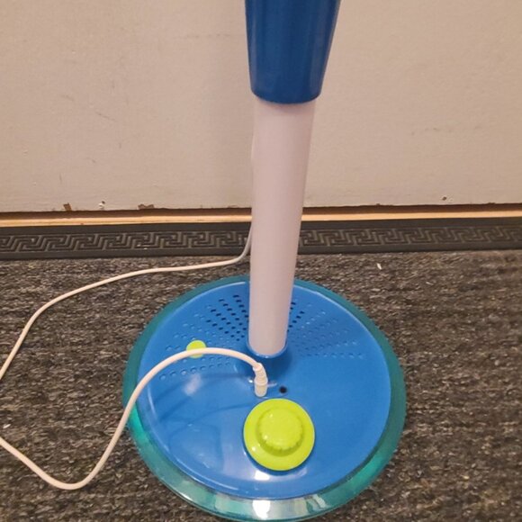 DISCOVERY KIDS LIGHT-UP MUSICAL MICROPHONE STAND - Video attached. - Picture 6 of 6